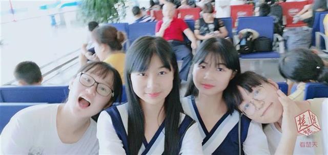 牛！双胞胎姐妹闯过自主招生三关，同被武大成人导航
录取